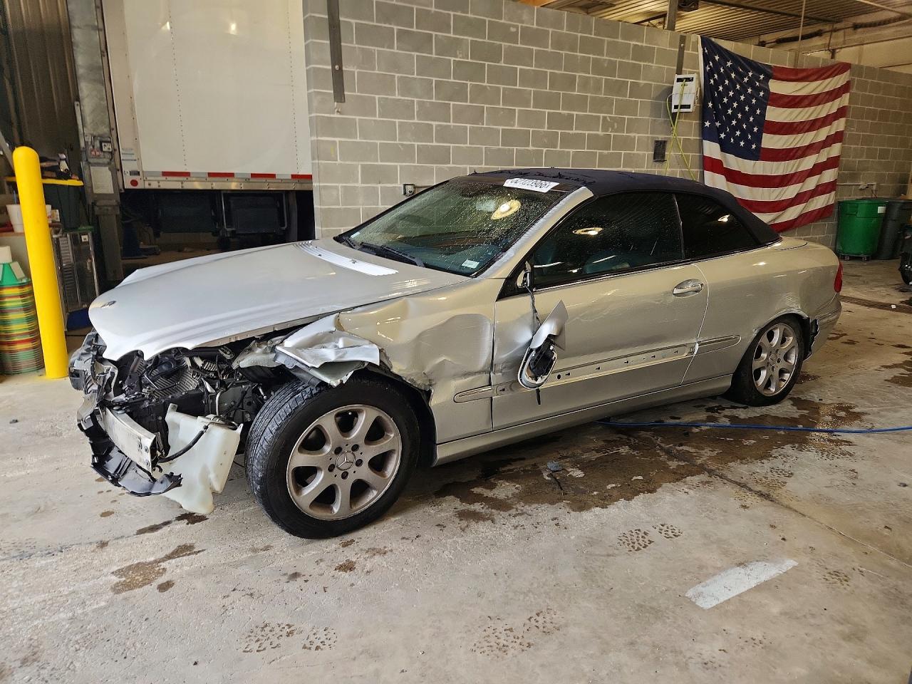2004 Mercedes-Benz CLK 320, VIN WDBTK65GX4T030948 — Front end