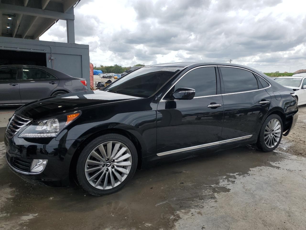 2016 Hyundai Equus Ultimate, VIN KMHGH4JH6GU104963 — Rear end