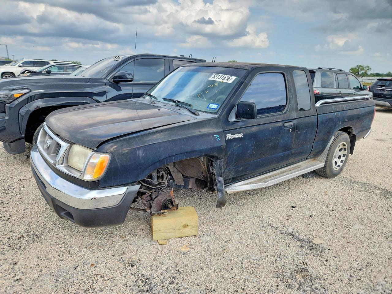 1999 Nissan Frontier XE, VIN 1N6DD26S2XC315401 — Front end