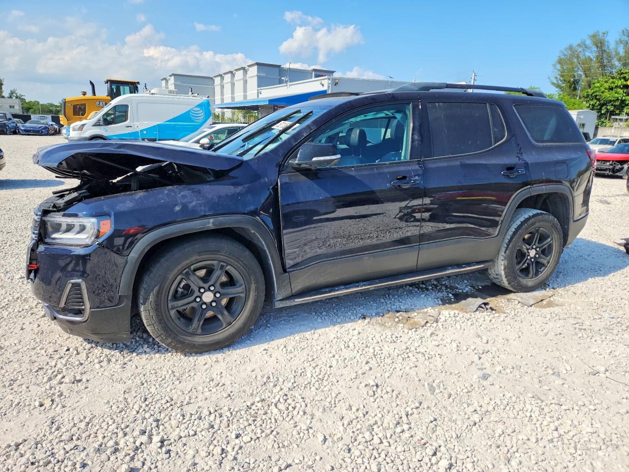 2021 GMC Acadia AT4, VIN 1GKKNLLS1MZ133316 — Перед