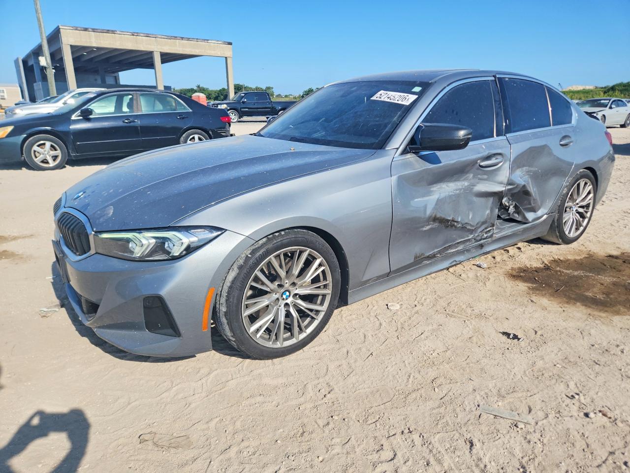 2024 BMW 3 Series 330i, VIN 3MW69FF02R8E77197 — Бок