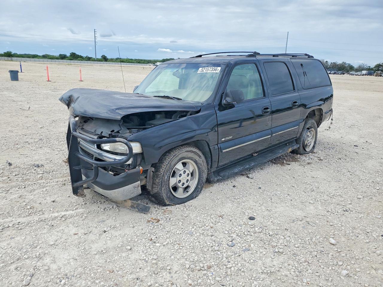 2000 Chevrolet Suburban LT, VIN 3GNEC16T0YG145395 — Front end