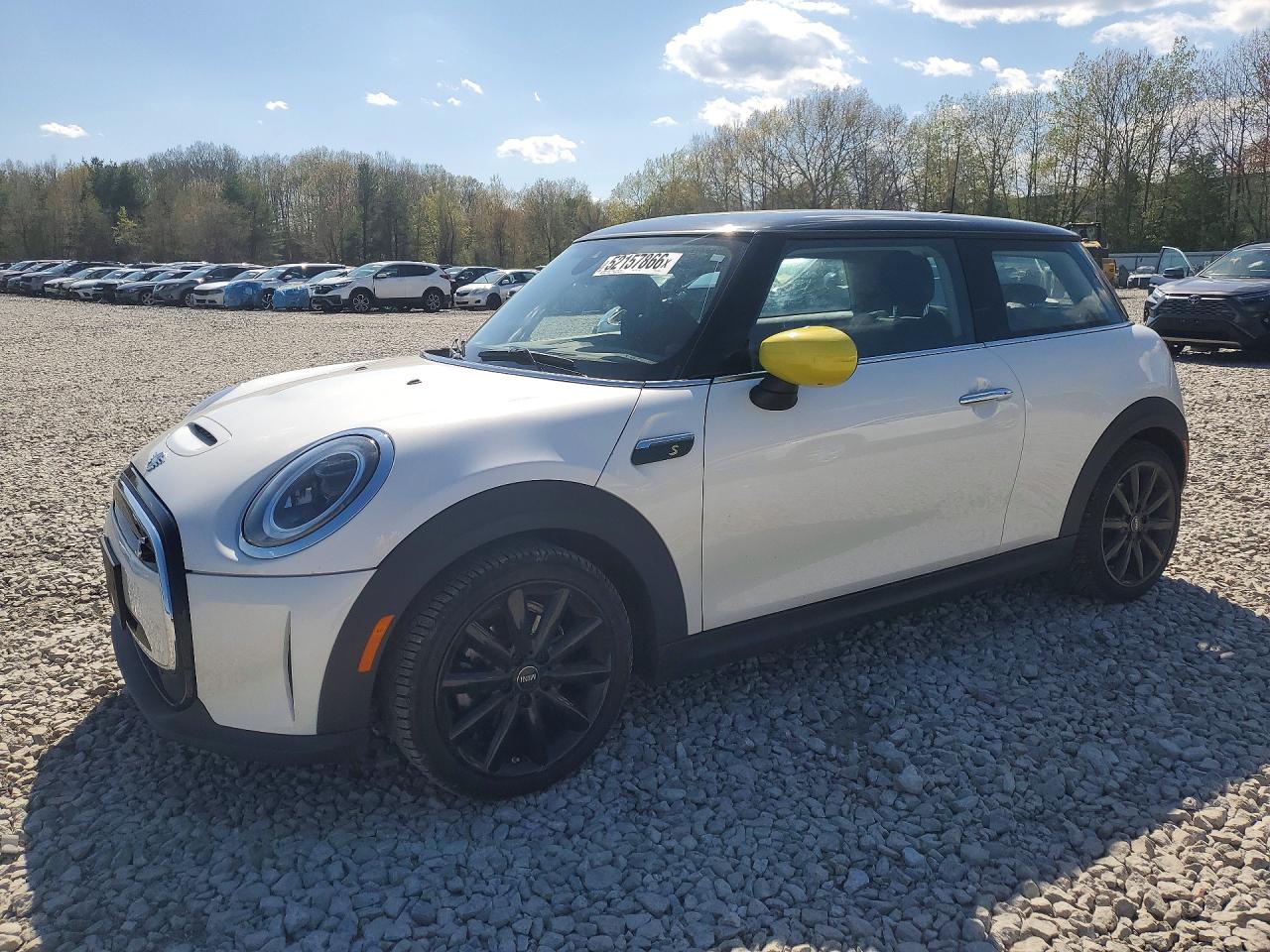 2024 MINI Hardtop Cooper SE, VIN WMW13DJ09R2U66851 — Side