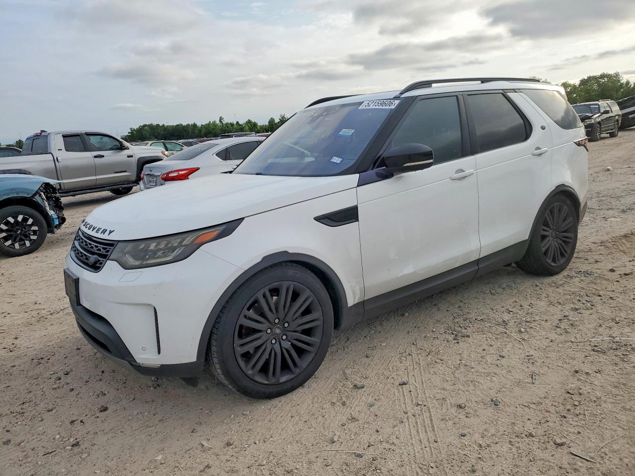 2017 Land Rover Discovery HSE, VIN SALRRBBVXHA045771 — Normal wear