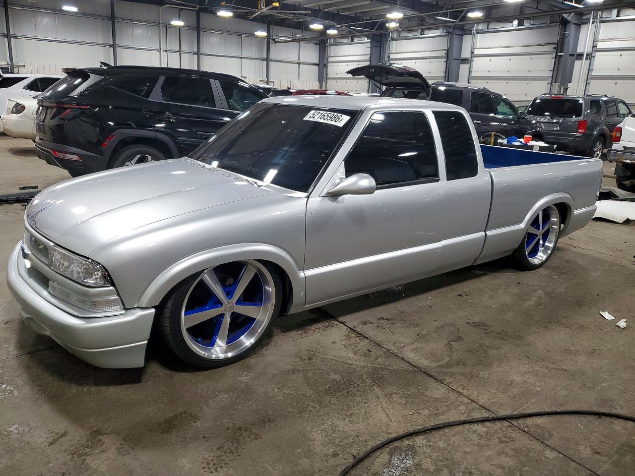 1995 Chevrolet S-10 LS, VIN 1GCCS1948S8126369 — Rear end