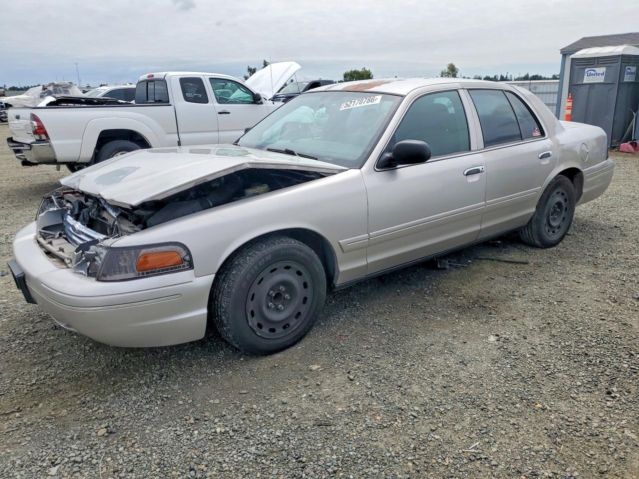2005 Ford Police Interceptor, VIN 2FAHP71W25X162415 — Front end