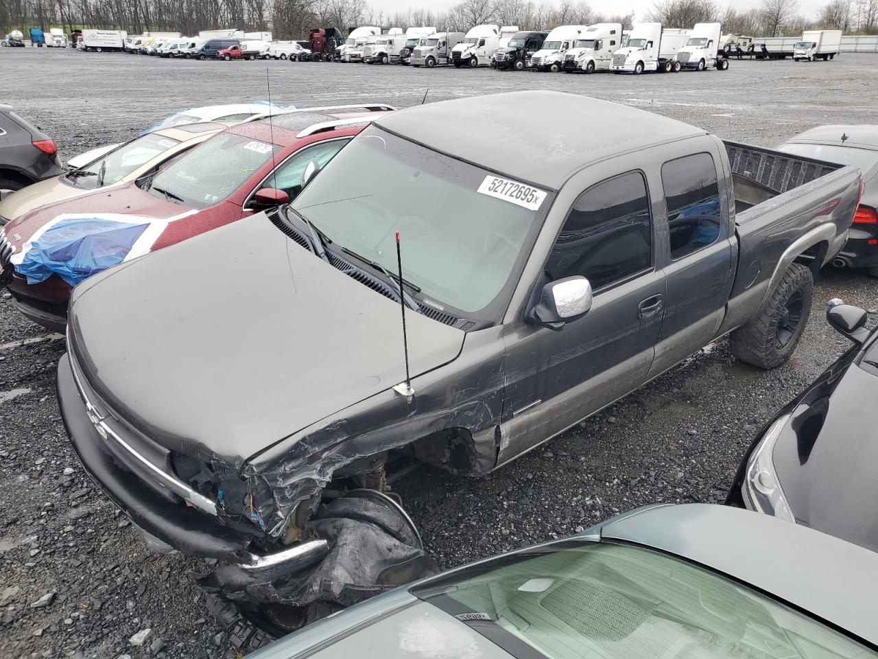 2001 Chevrolet Silverado 2500, VIN 1GCGK29U11Z112913 — Front end