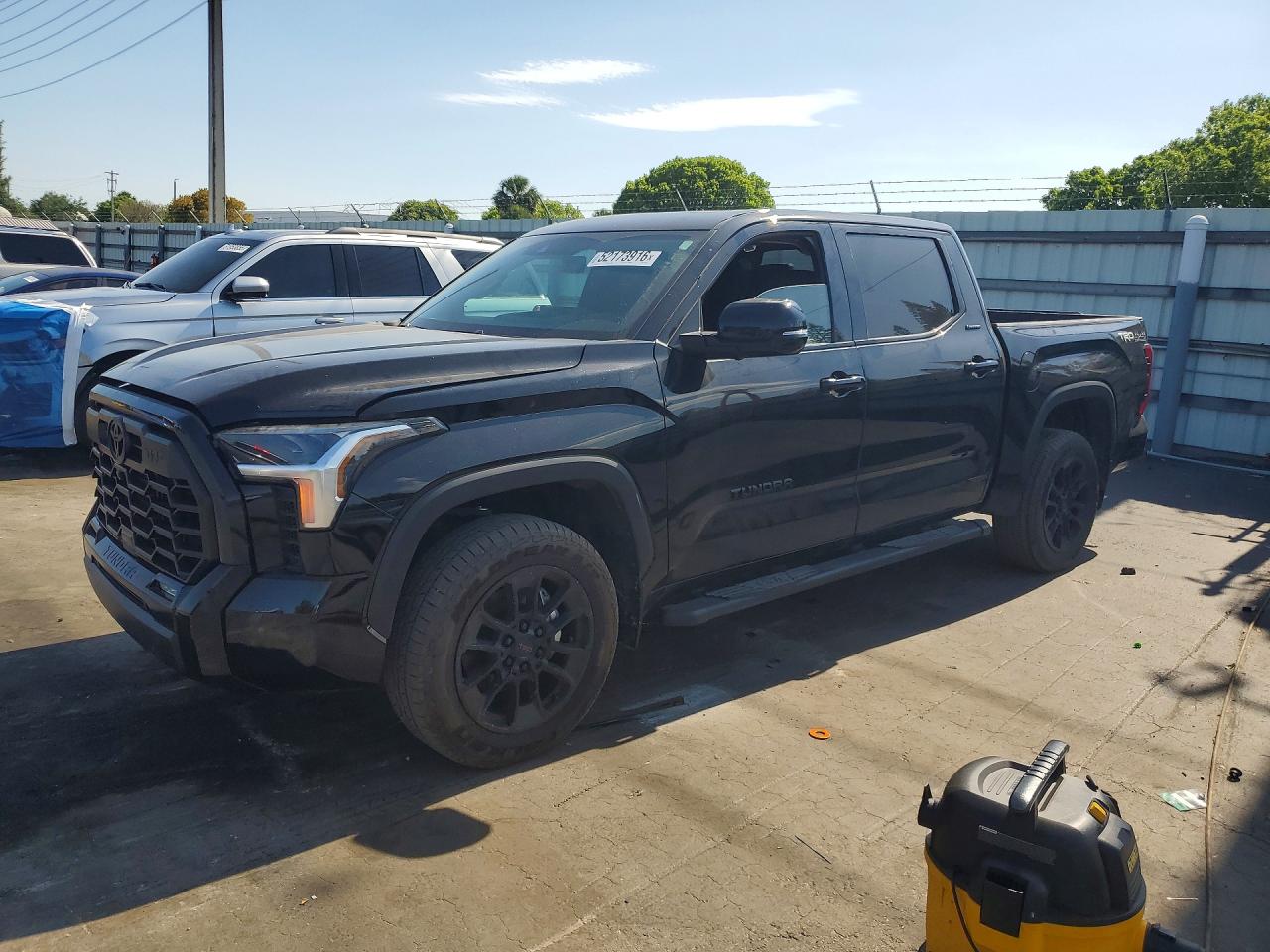 2025 Toyota Tundra Limited, VIN 5TFWA5DB5SX280699 — Ранее повреждён