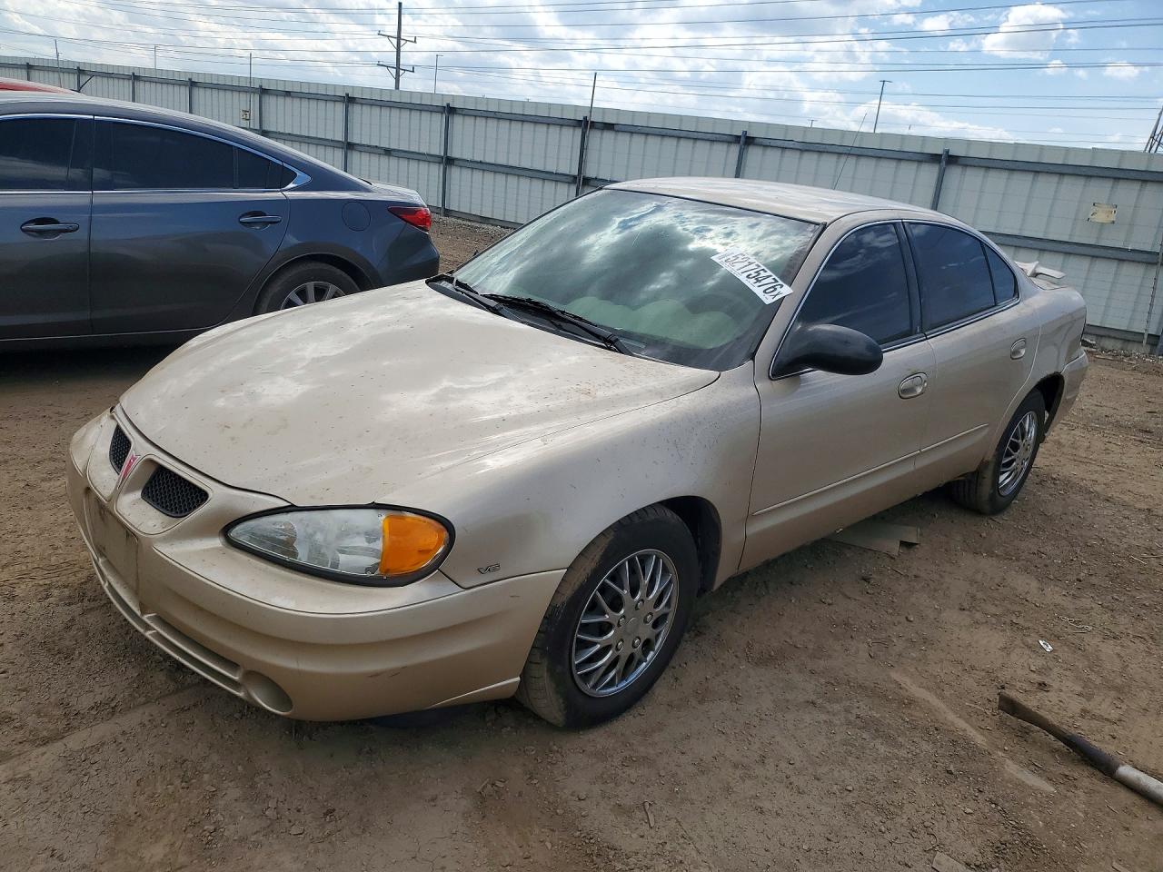 2005 Pontiac Grand Am SE, VIN 1G2NE52E45M157483 — Front end