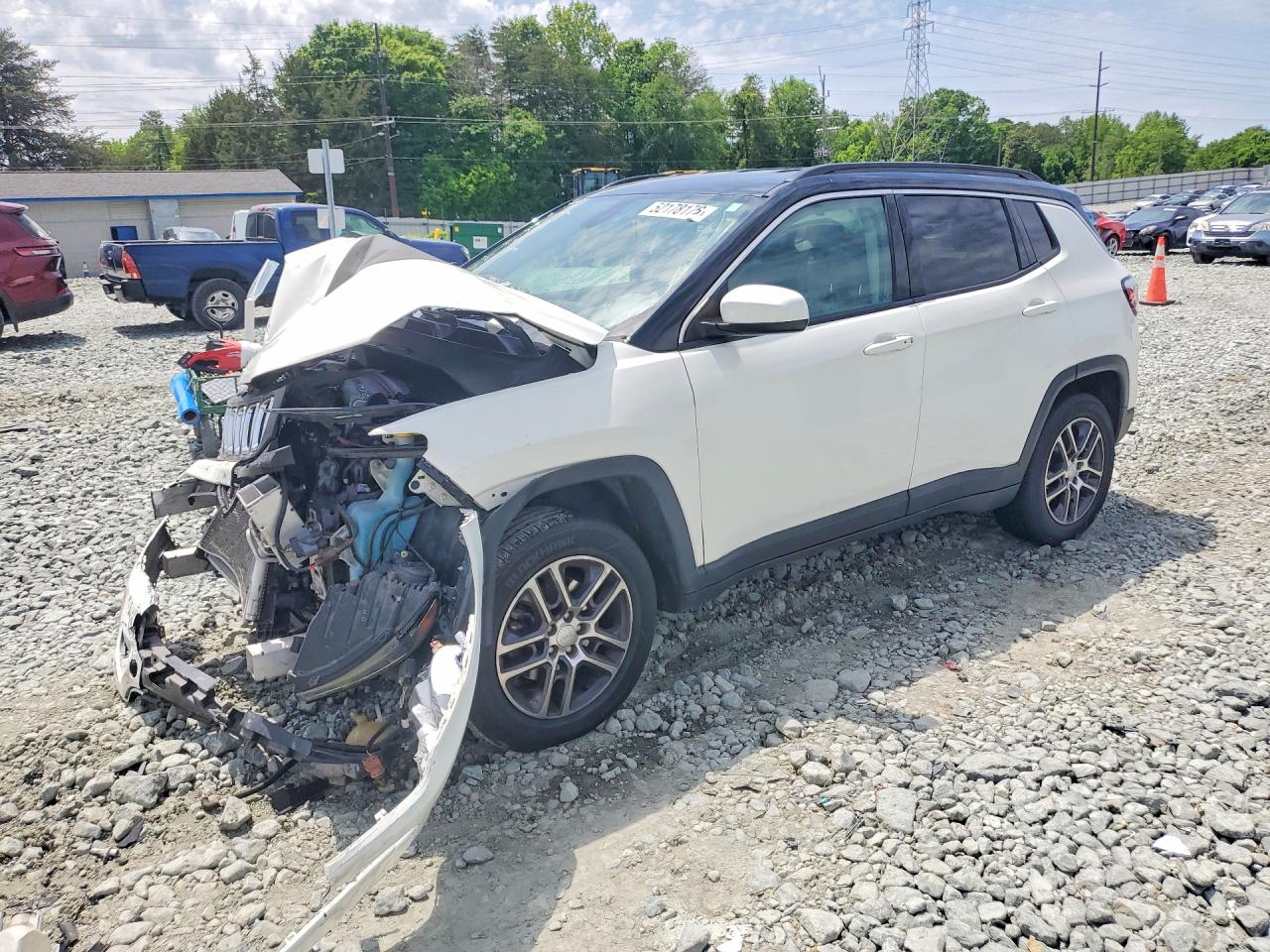 2018 Jeep Compass Latitude, VIN 3C4NJDBB4JT231805 — Front end