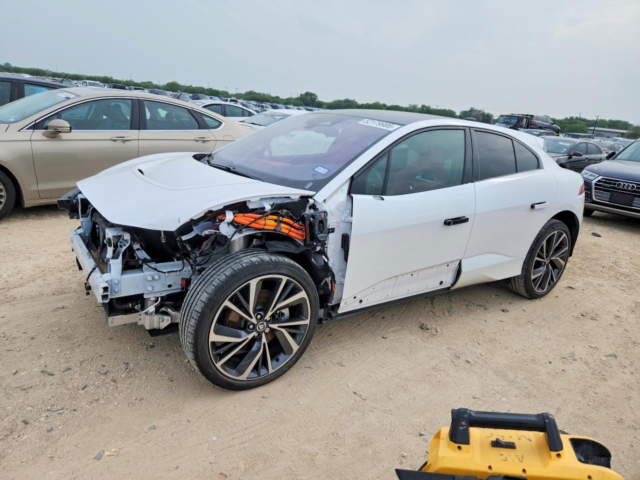 2024 Jaguar I-Pace R-Dynamic HSE, VIN SADHM2S14R1632052 — Front end