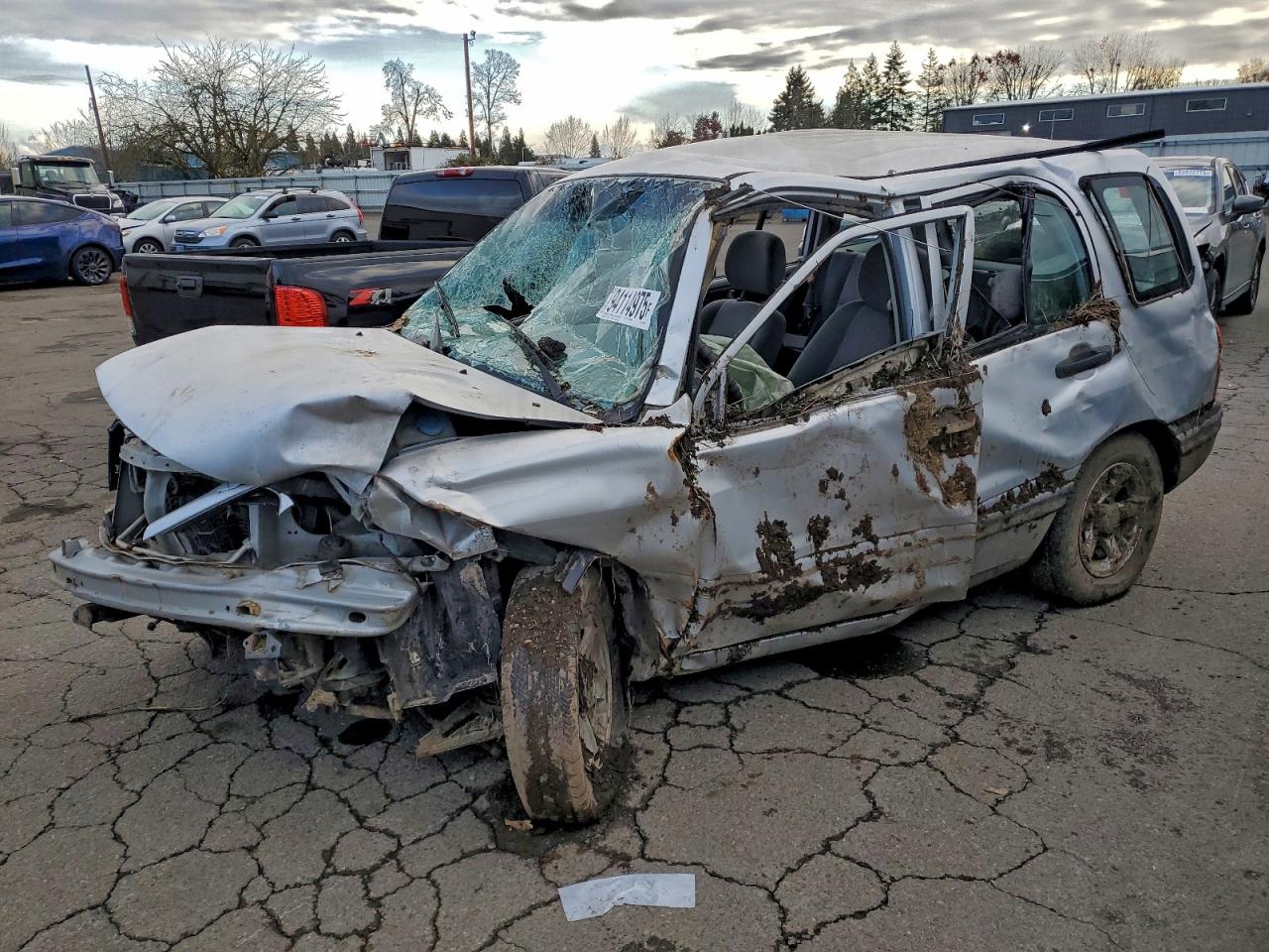 2000 Chevrolet Tracker, VIN 2CNBJ13C6Y6910753 — Front end