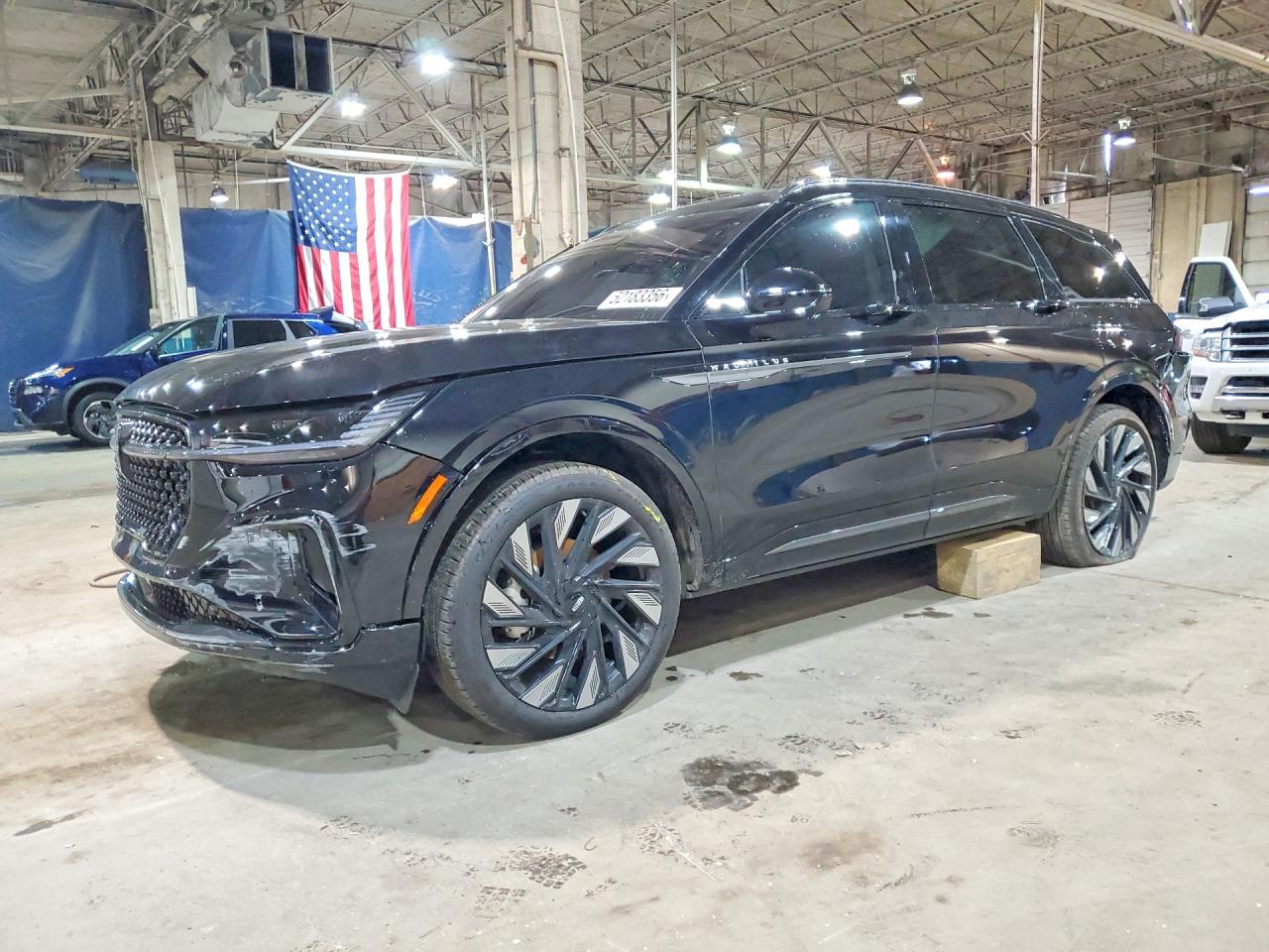 2026 Lincoln Nautilus Reserve, VIN 5LMPJ8KA0TJ985875 — Бок