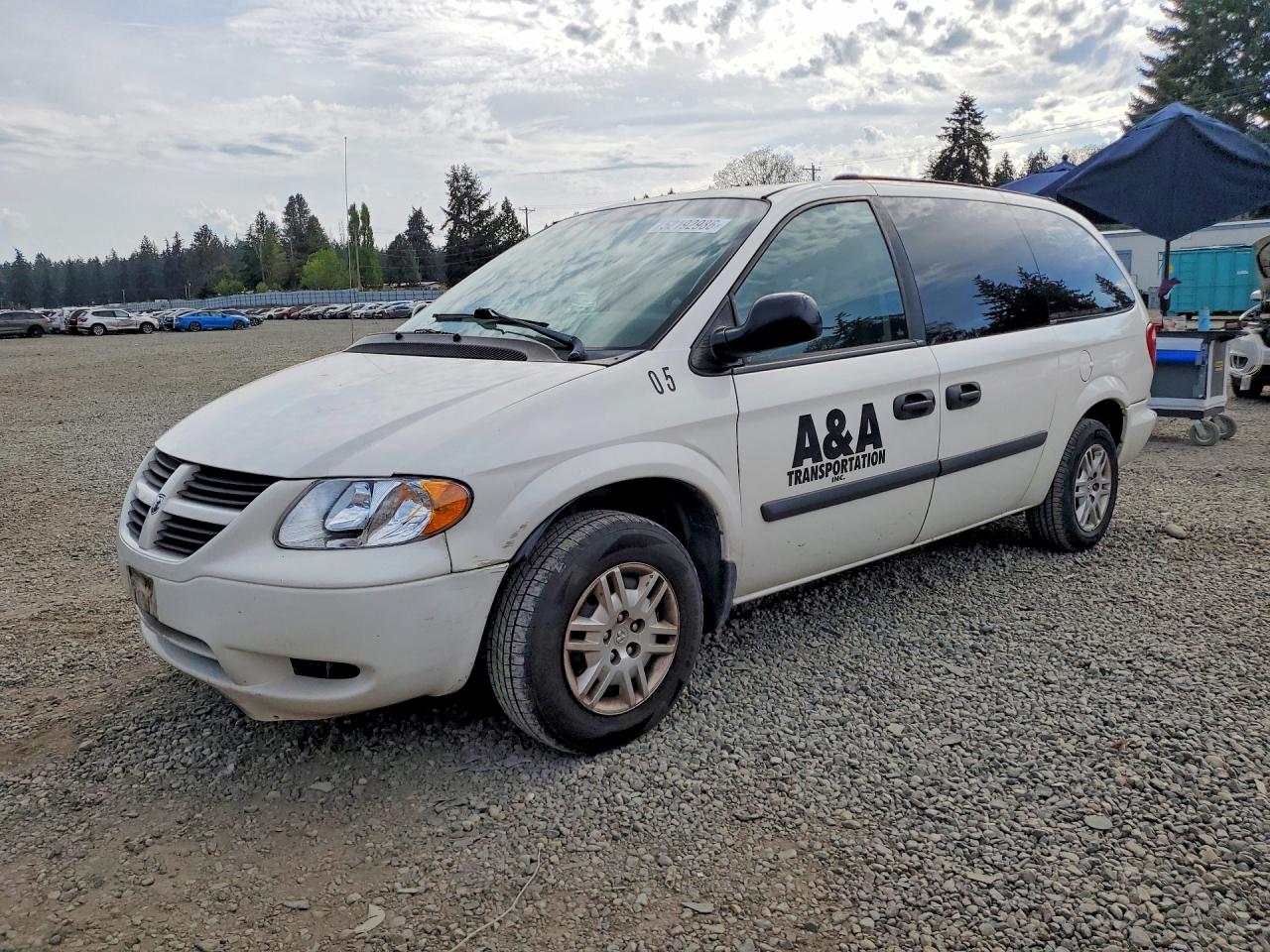 2005 Dodge Caravan SE, VIN 1D4GP24R25B389169 — Rear end