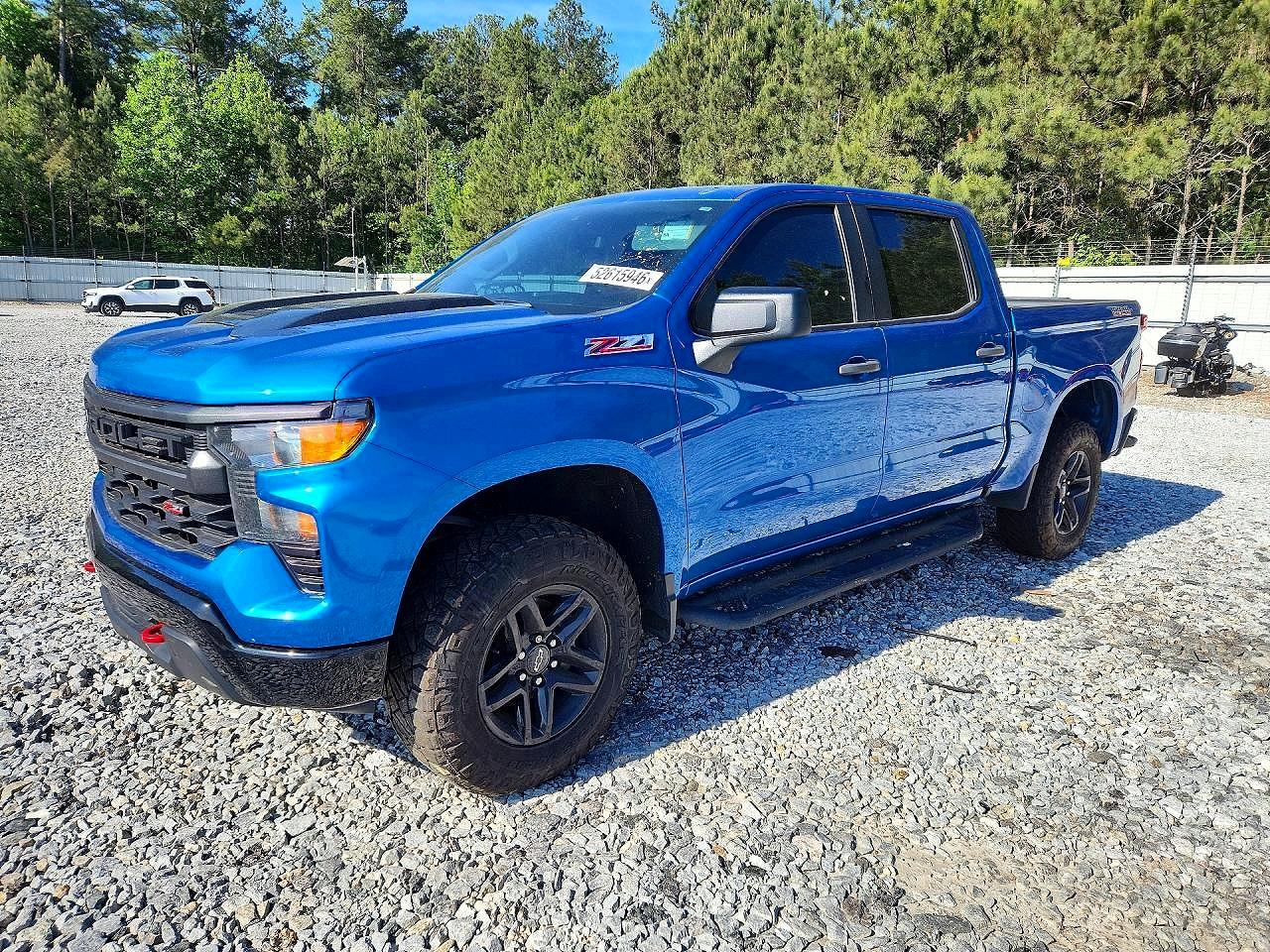 2022 Chevrolet Silverado 1500 Custom Trail Boss, VIN 3GCPDCED5NG578646 — Front end