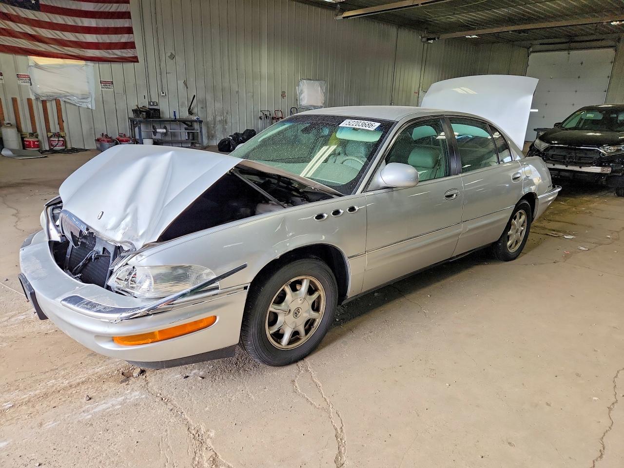 2002 Buick Park Avenue, VIN 1G4CW54K324211432 — Rear end