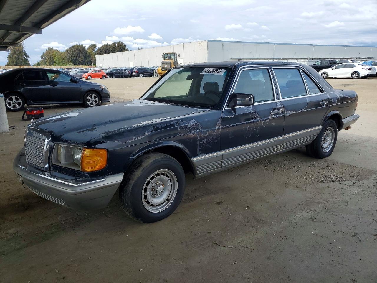 1985 Mercedes-Benz 500 SEL, VIN WDBCA37D7FA180969 — Side