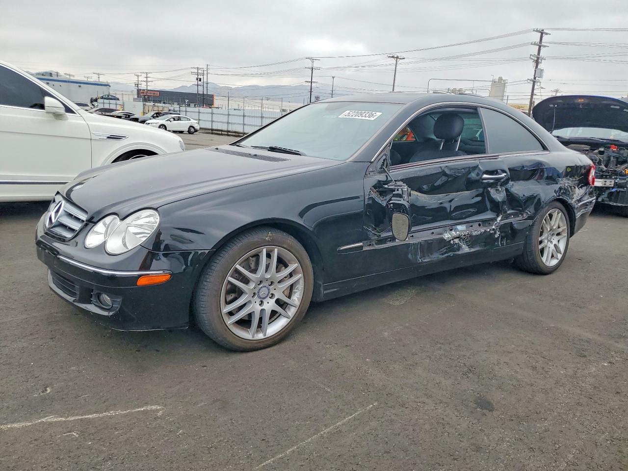 2009 Mercedes-Benz CLK 350, VIN WDBTJ56H59F268085 — Side
