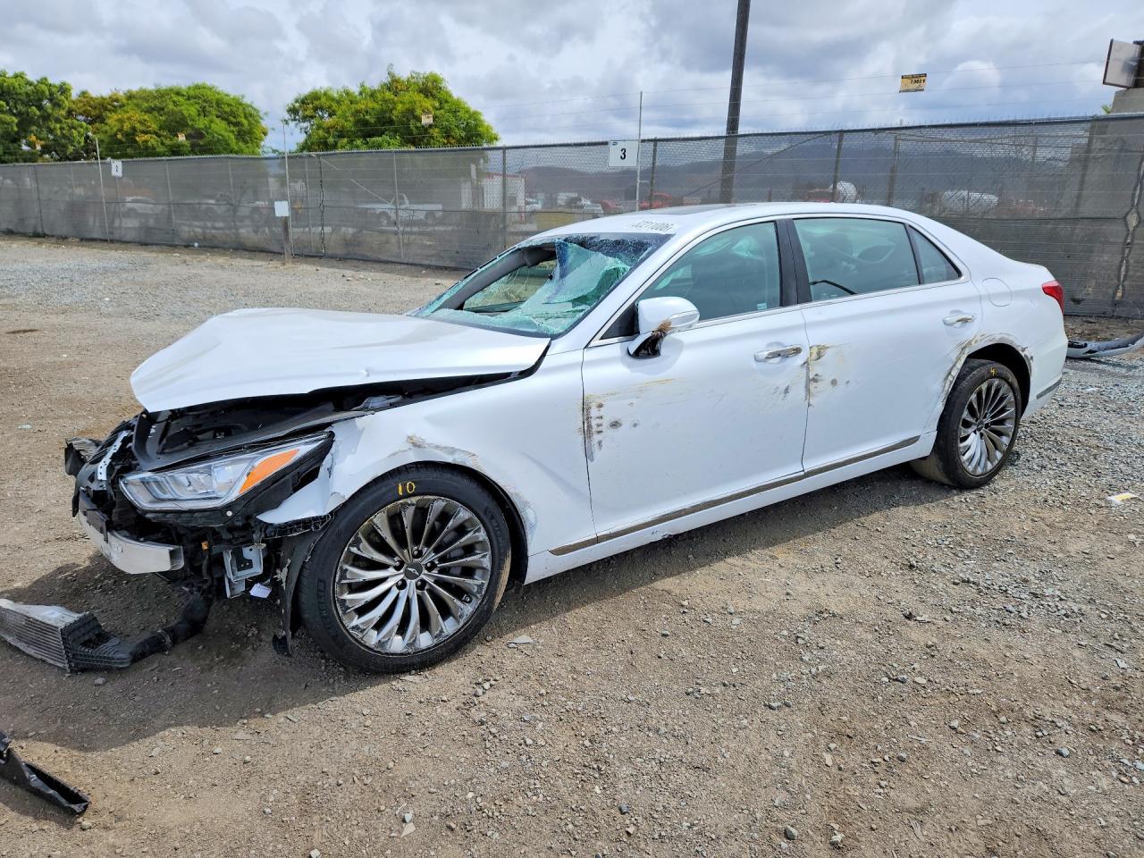 2018 Genesis G90 Premium, VIN KMHG34JA7JU038707 — Front end