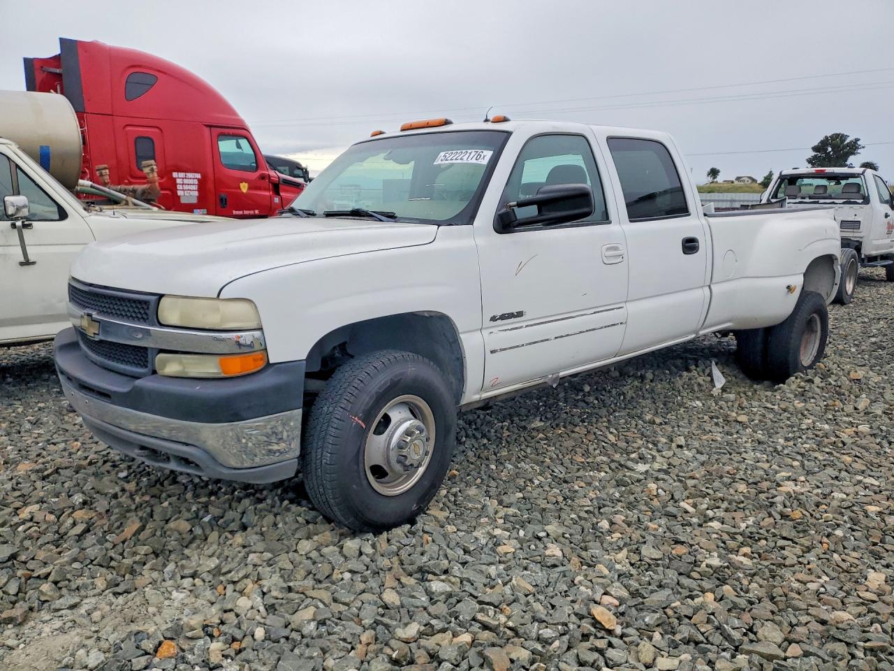 2001 Chevrolet Silverado 3500 LS, VIN 1GCJK33G91F148199 — Side