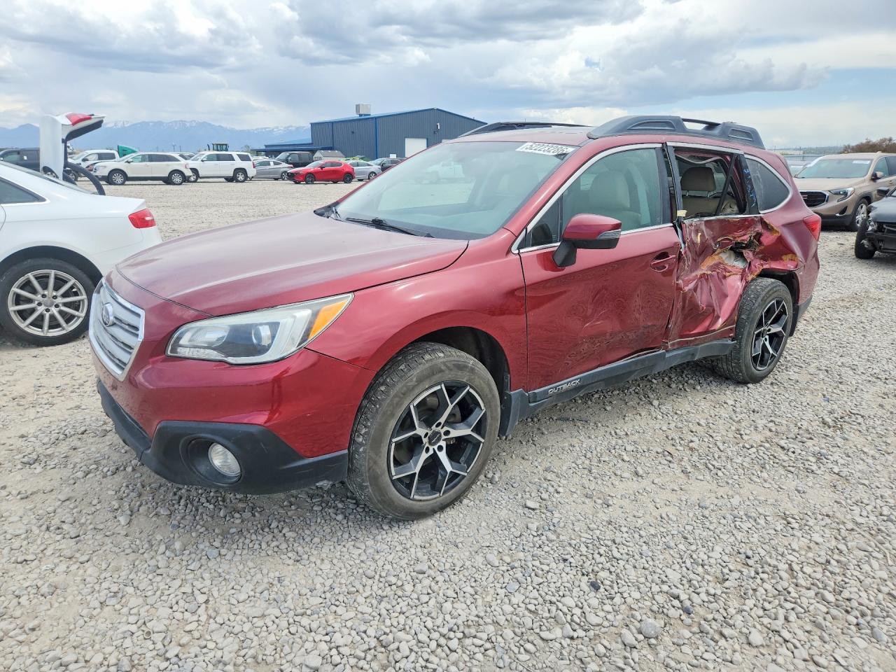 2016 Subaru Outback Limited, VIN 4S4BSENC9G3315385 — Side