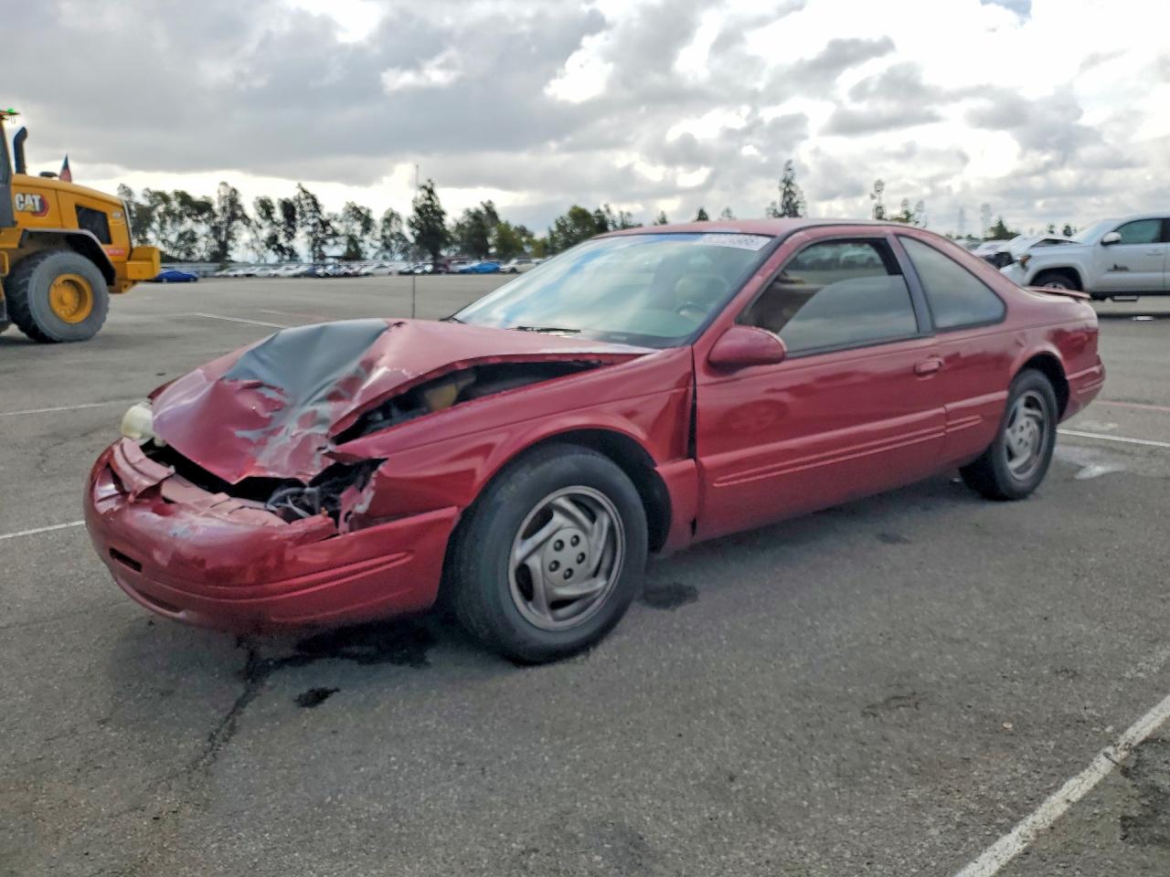 1997 Ford Thunderbird LX, VIN 1FALP62W1VH163008 — Front end