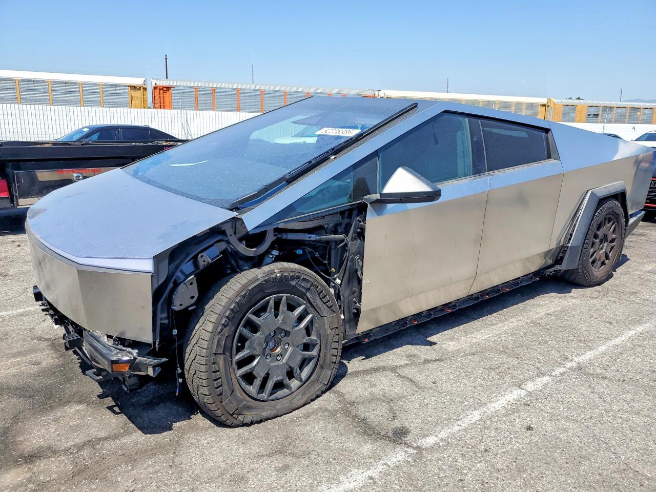 2024 Tesla Cybertruck, VIN 7G2CEHED3RA040316 — Front end
