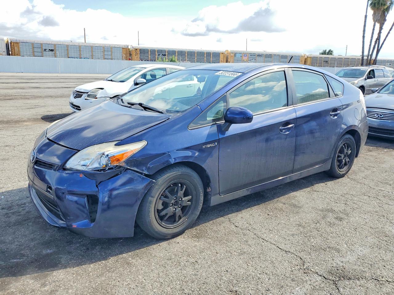 2014 Toyota Prius Two, VIN JTDKN3DU1E1753112 — Front end