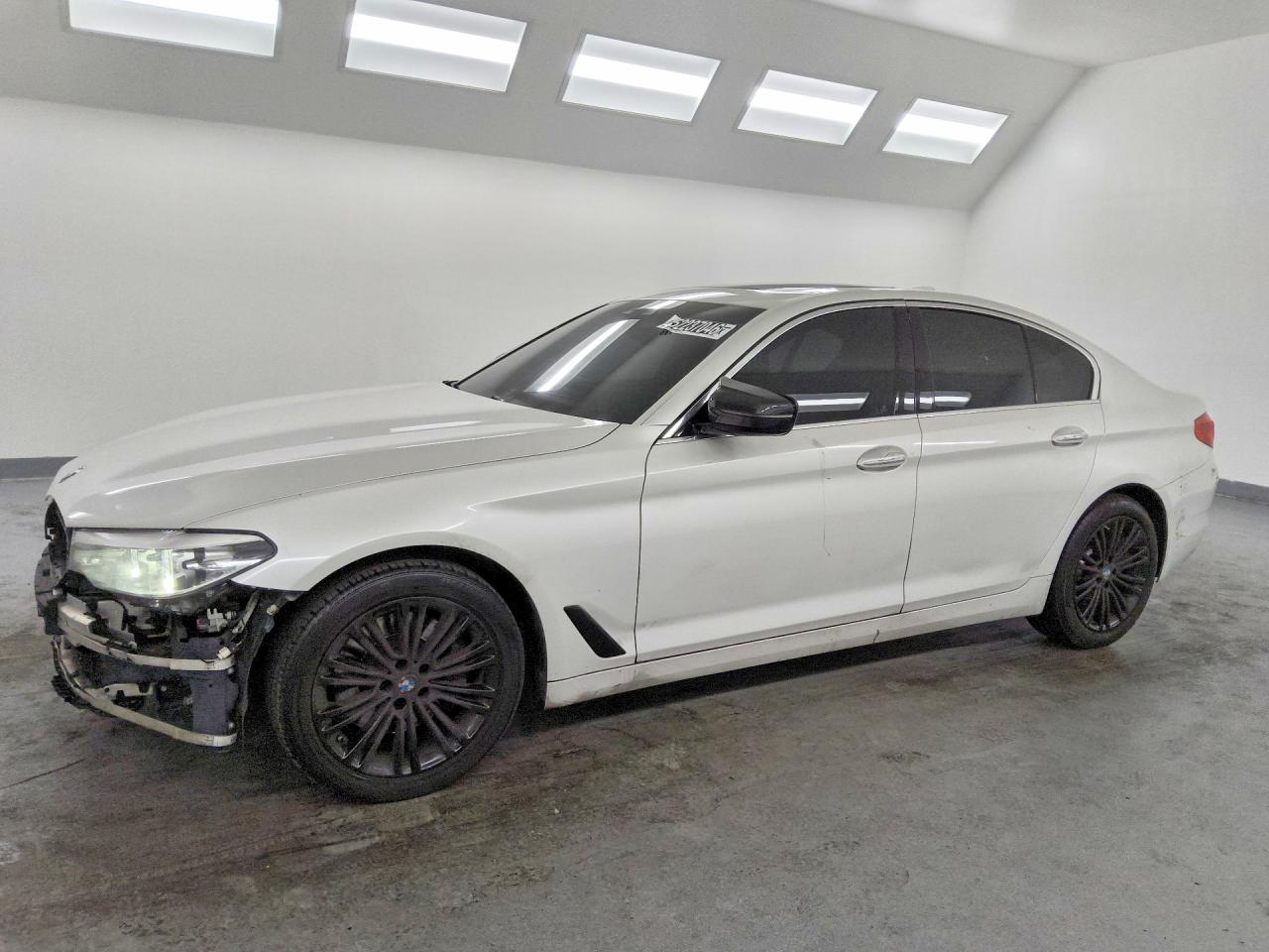 2018 BMW 5 Series 540i, VIN WBAJE5C54JWA92495 — Front end