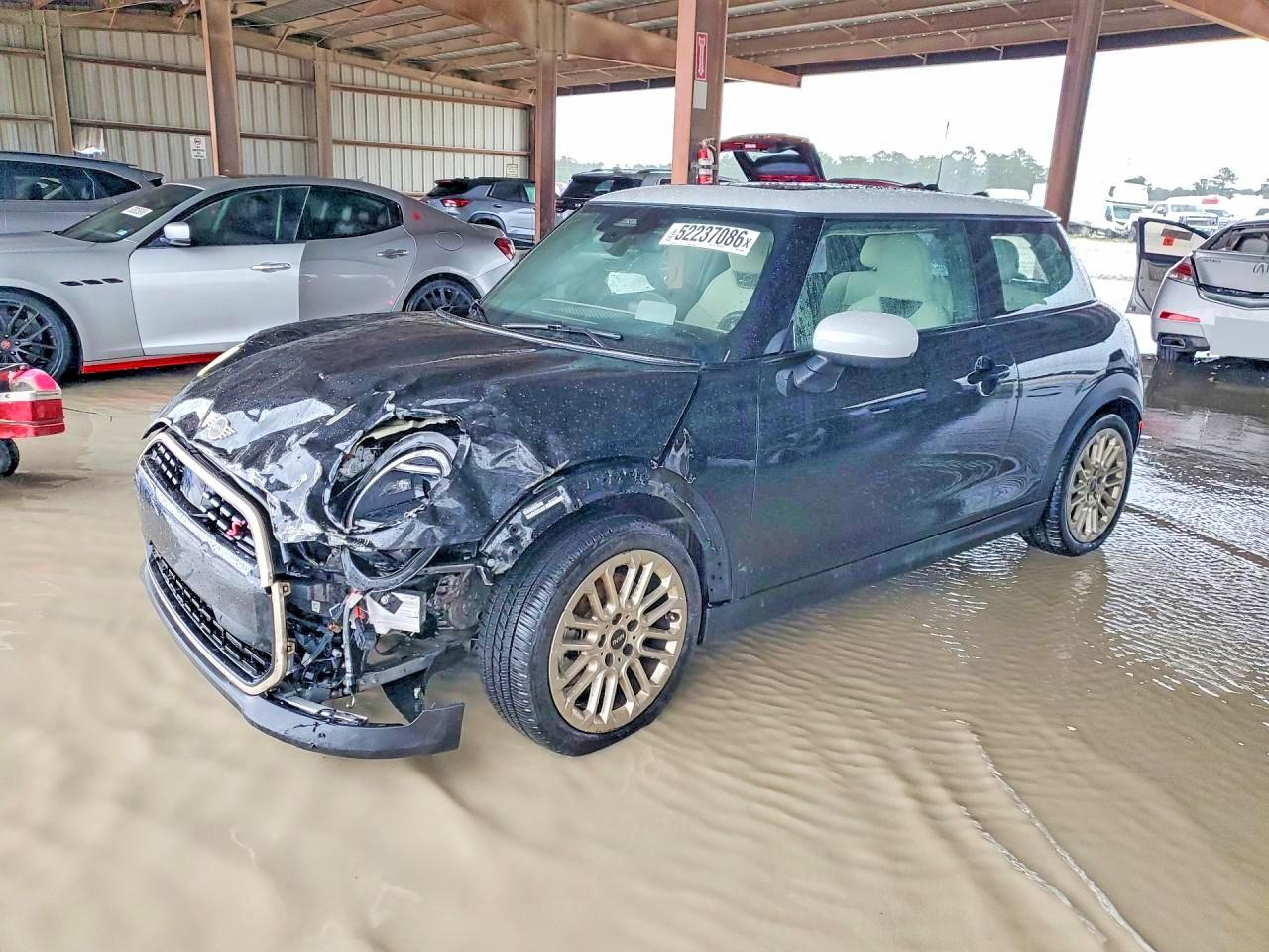2025 MINI Hardtop Cooper S, VIN WMW23GD04S2W12287 — Перед