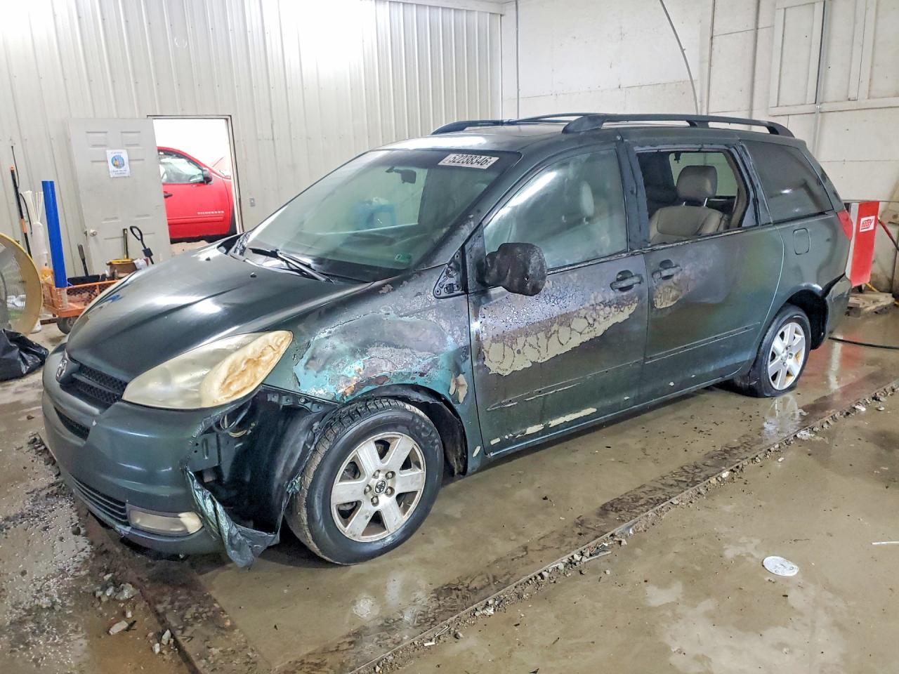 2004 Toyota Sienna XLE Limited, VIN 5TDZA22C54S126073 — Burn
