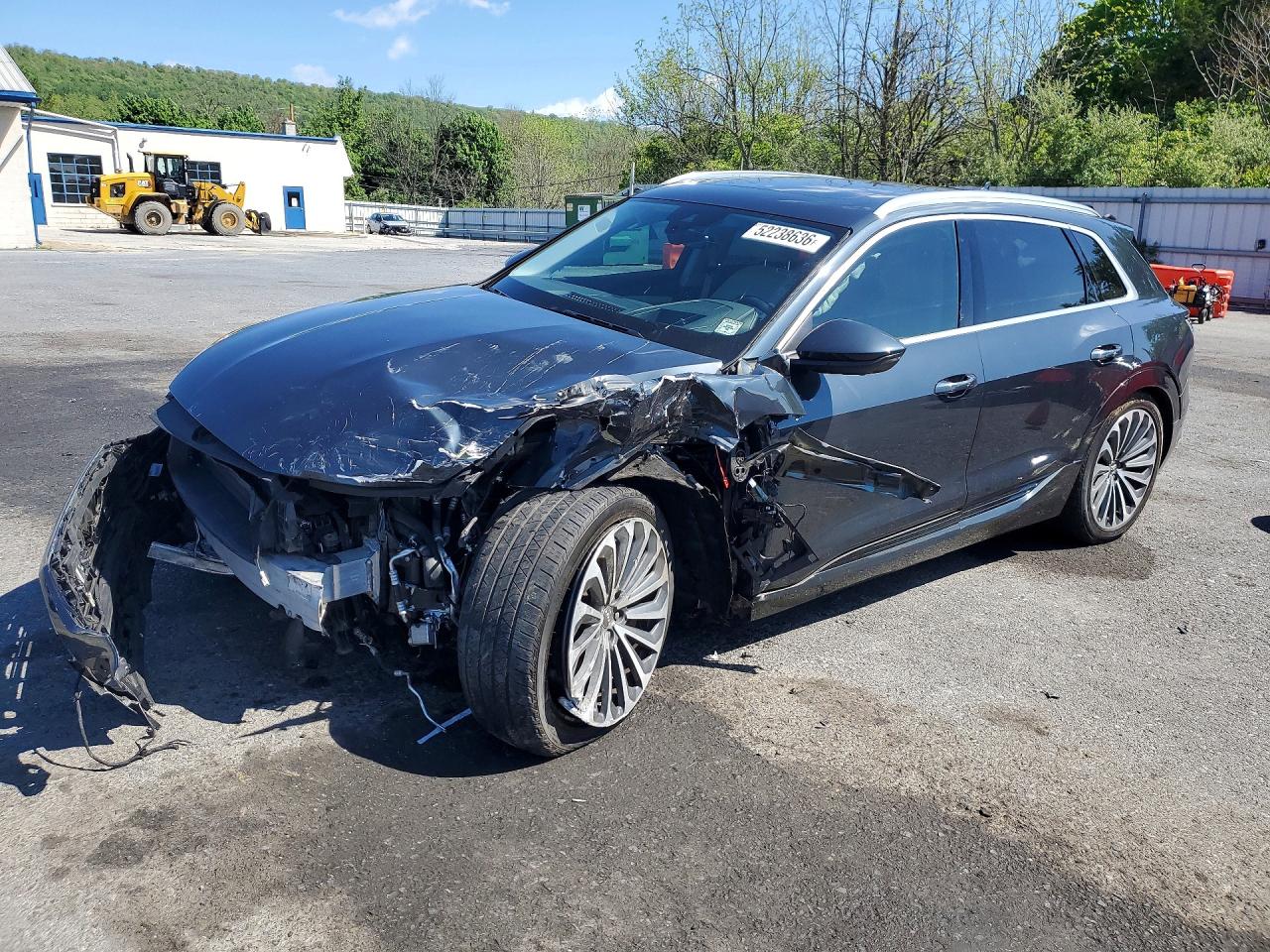 2019 Audi e-tron Prestige, VIN WA1VABGE5KB021007 — Перед