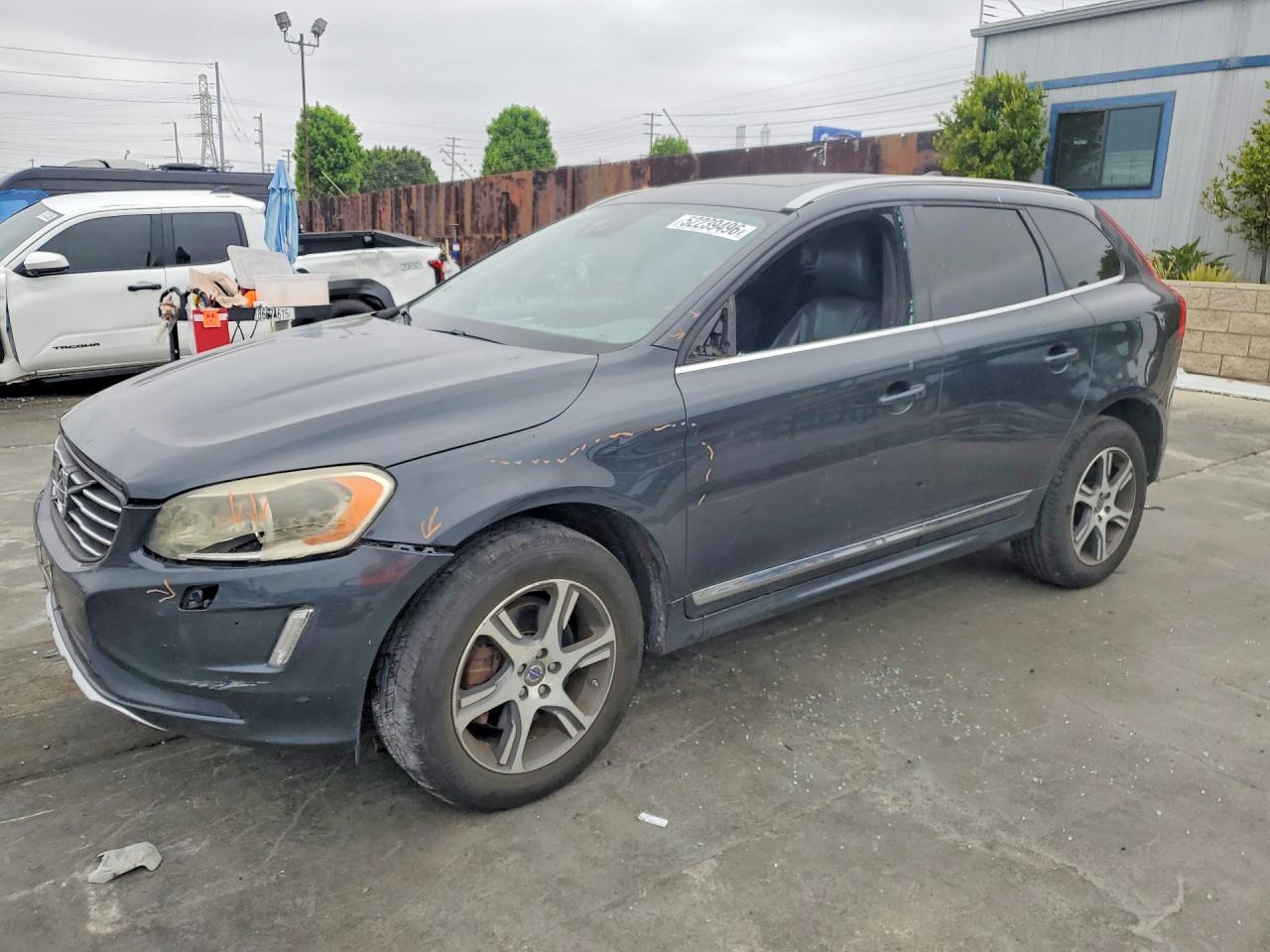 2014 Volvo XC60 R-Design Premier Plus, VIN YV4902DZ1E2553342 — Vandalism