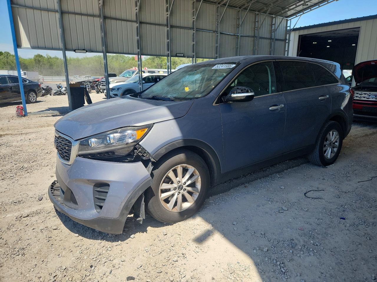 2020 Kia Sorento LX, VIN 5XYPG4A5XLG631493 — Перед