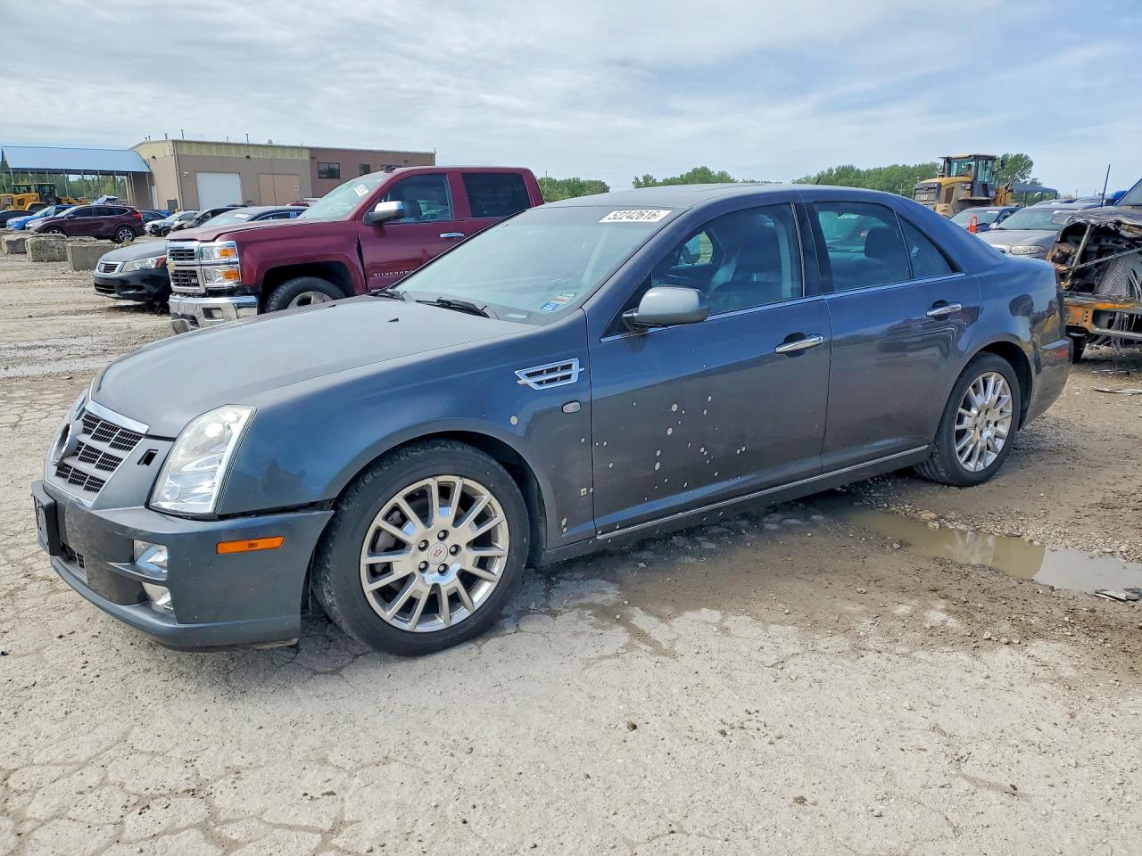 2008 Cadillac STS AWD, VIN 1G6DD67V080199933 — Перед