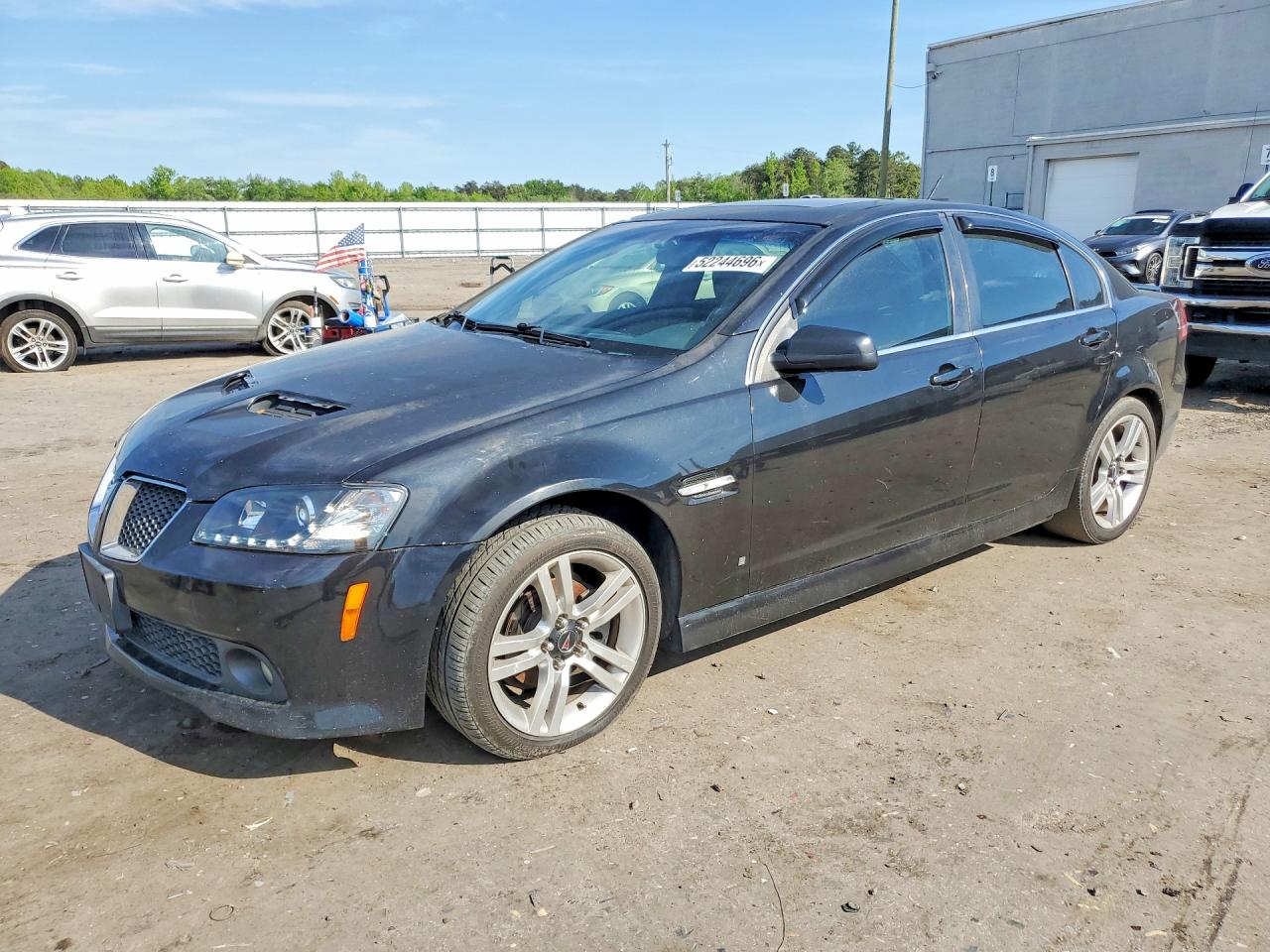 2008 Pontiac G8, VIN 6G2ER57788L136809 — Minor dents and scratches