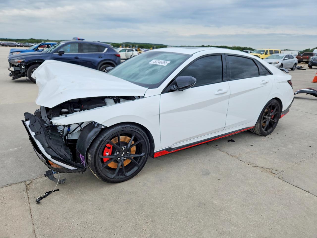 2025 Hyundai Elantra, VIN KMHLW4DK9SU035643 — Front end