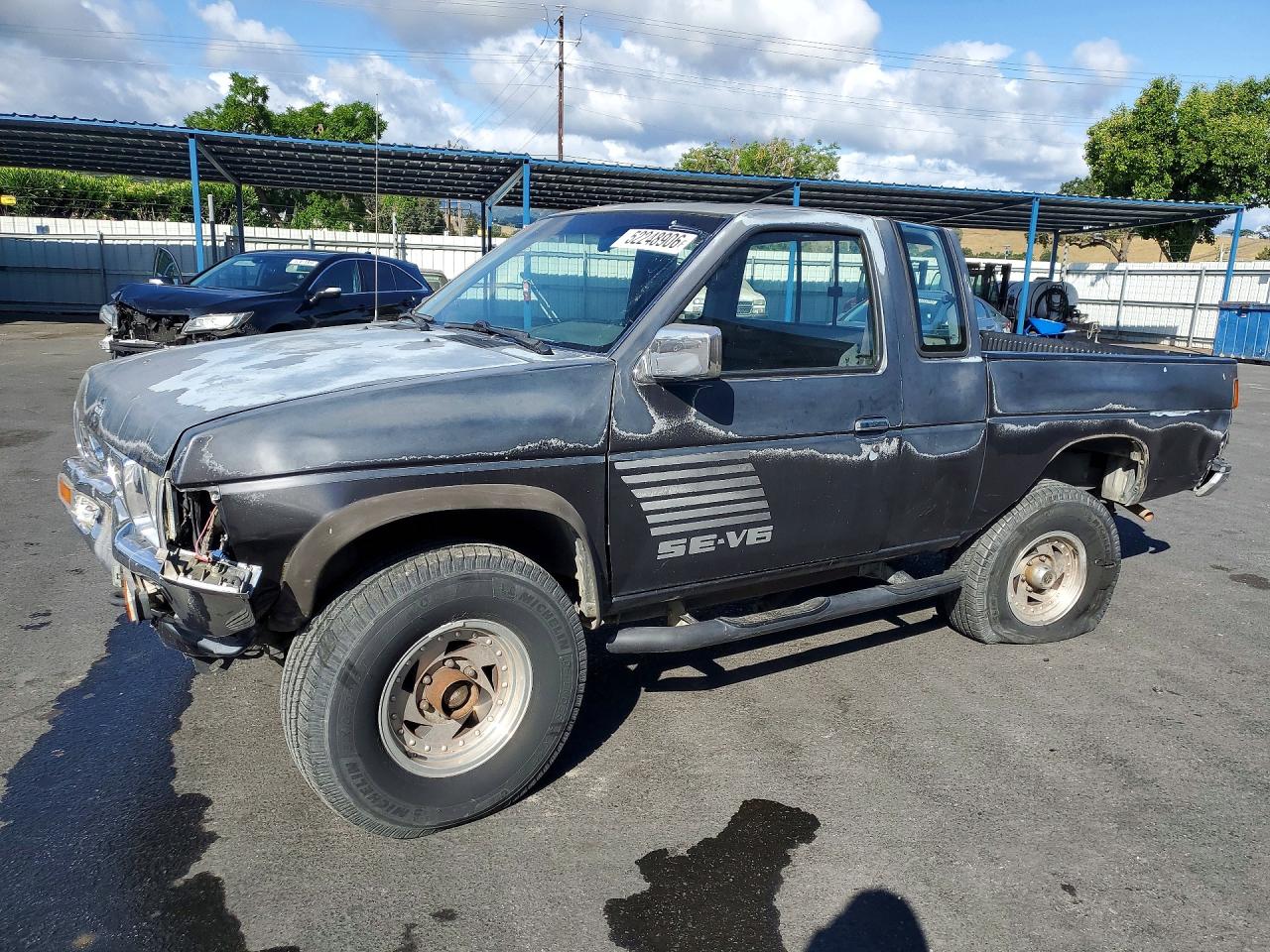 1993 Nissan Frontier SE, VIN 1N6HD16Y2PC382953 — Front end