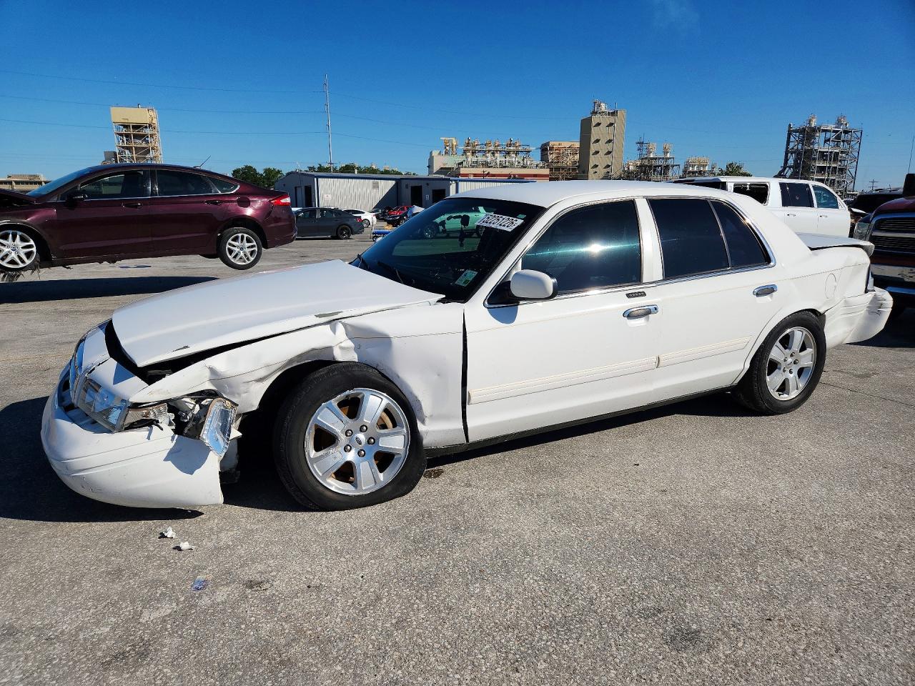 2011 Ford Crown Victoria LX, VIN 2FABP7EV3BX165939 — Front end