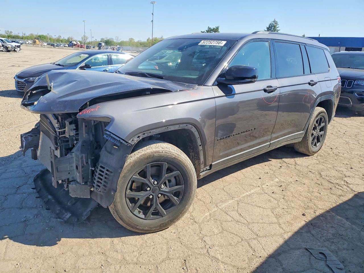2024 Jeep Grand Cherokee Laredo, VIN 1C4RJKAG3R8562498 — Front end