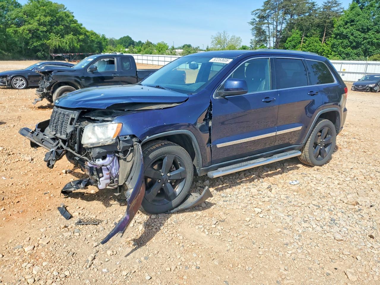2013 Jeep Grand Cherokee Laredo, VIN 1C4RJFAG4DC635620 — Front end