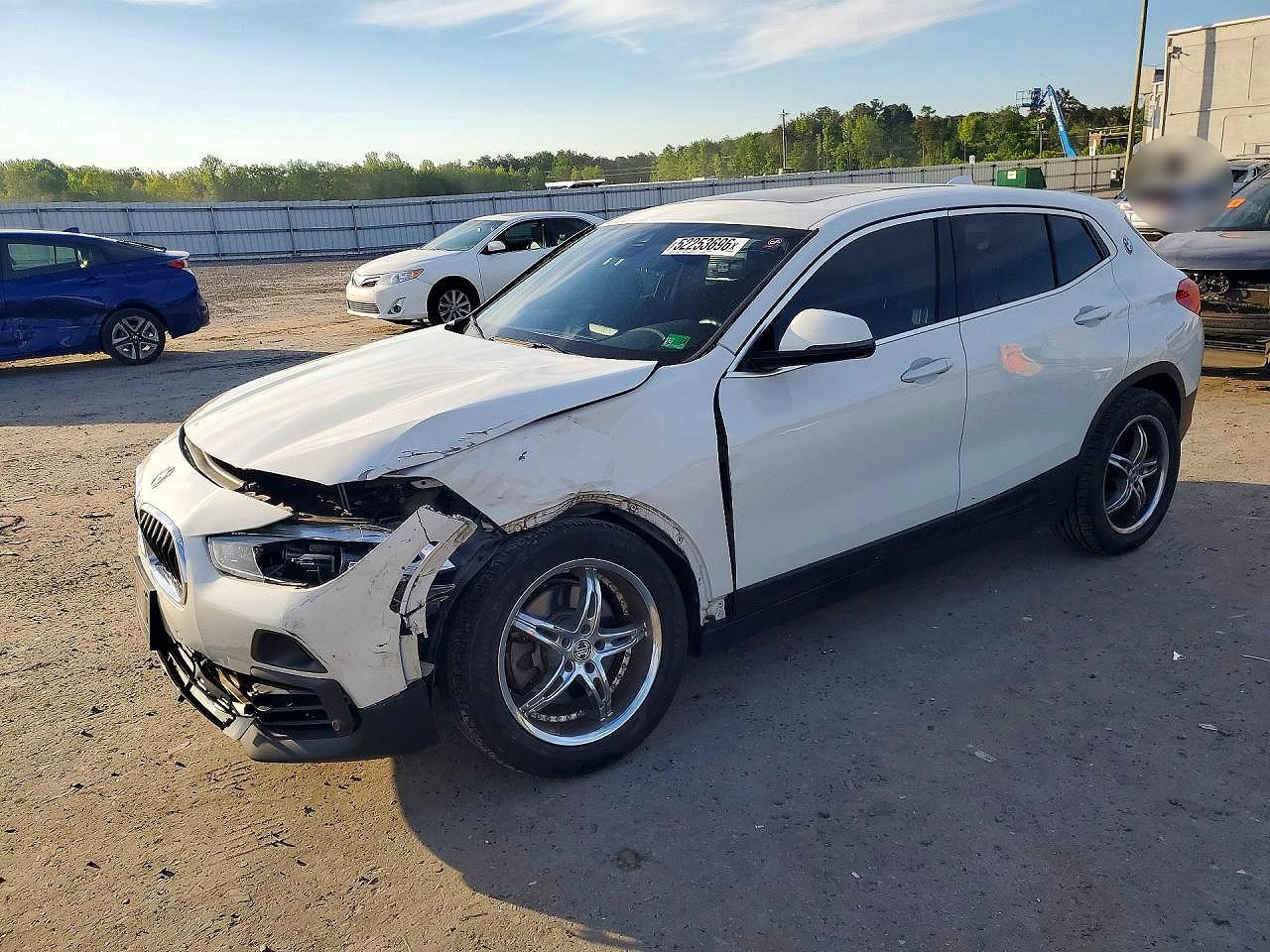 2020 BMW X2 sDrive28i, VIN WBXYH9C07L5P36097 — Перед