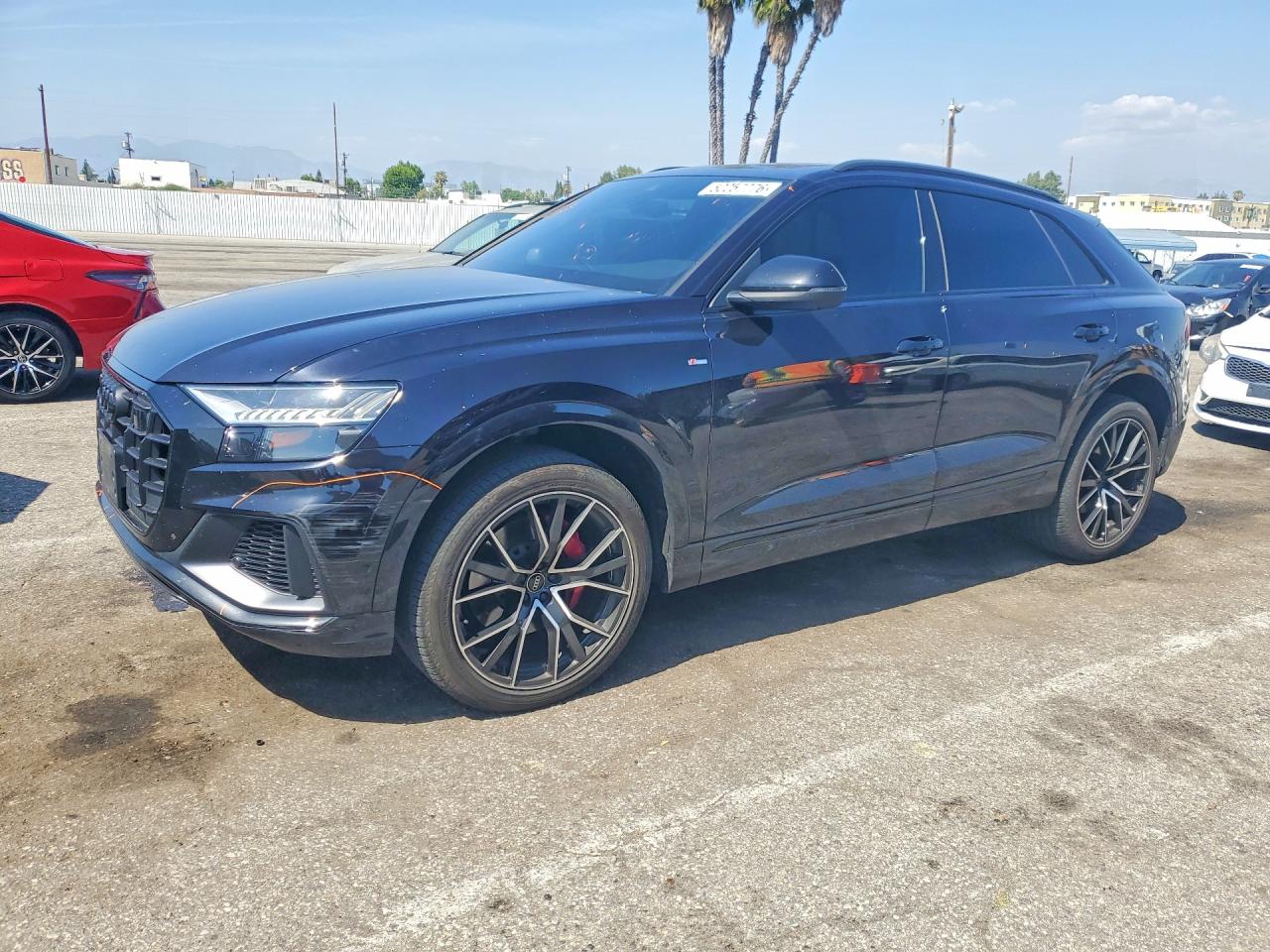 2021 Audi Q8 Premium Plus, VIN WA1EVAF12MD015282 — Бок
