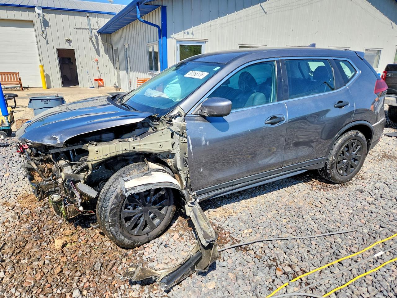 2018 Nissan Rogue SV, VIN 5N1AT2MT6JC789892 — Rear end
