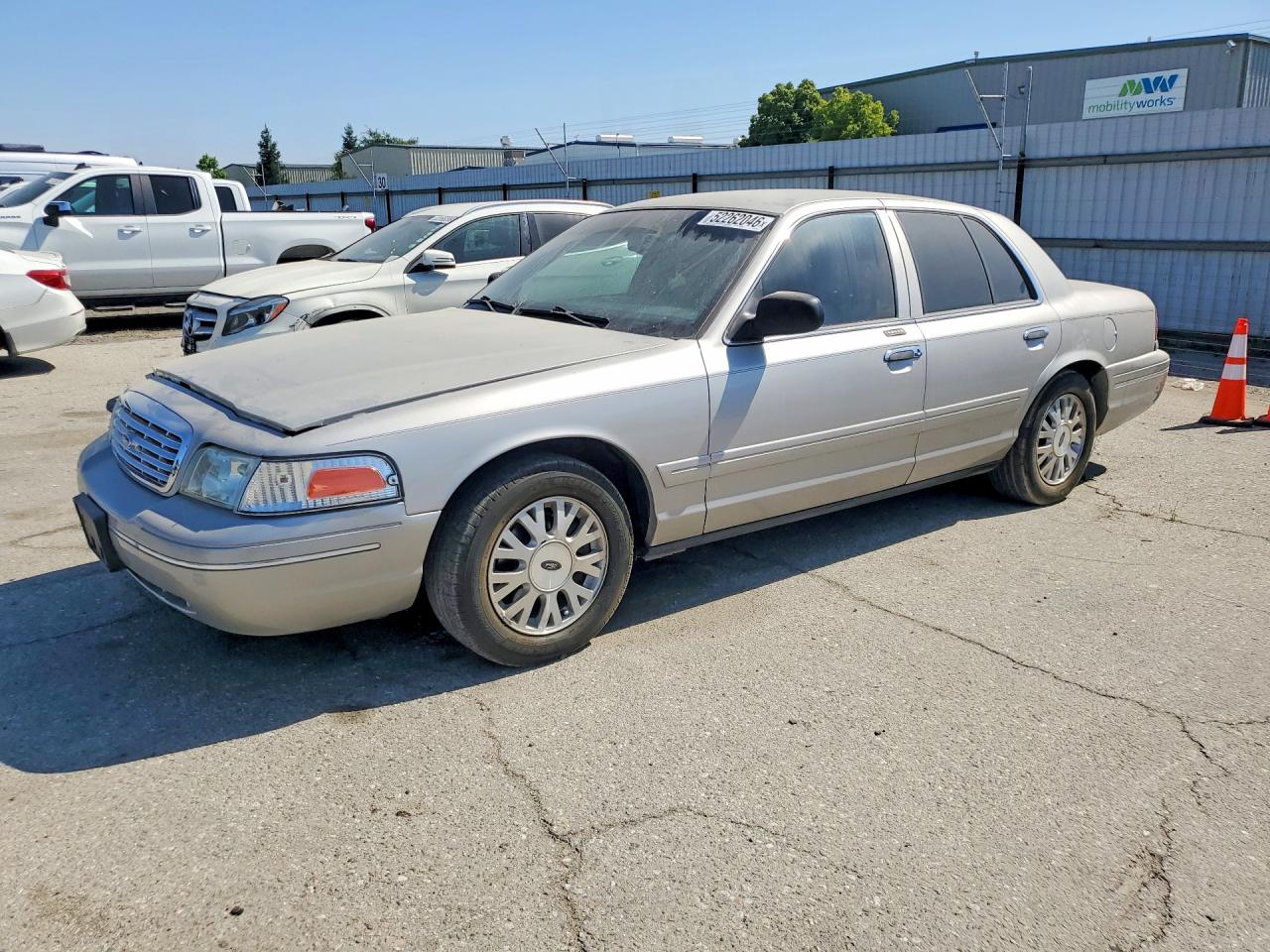 2003 Ford Crown Victoria LX, VIN 2FAFP74W63X212040 — Rear end