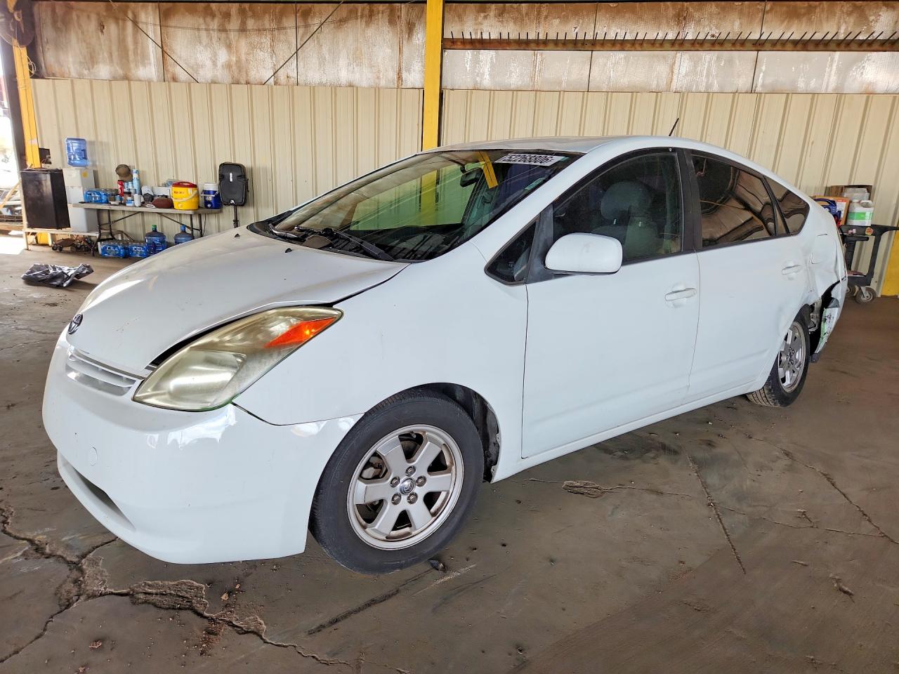 2004 Toyota Prius, VIN JTDKB22U540061221 — Rear end