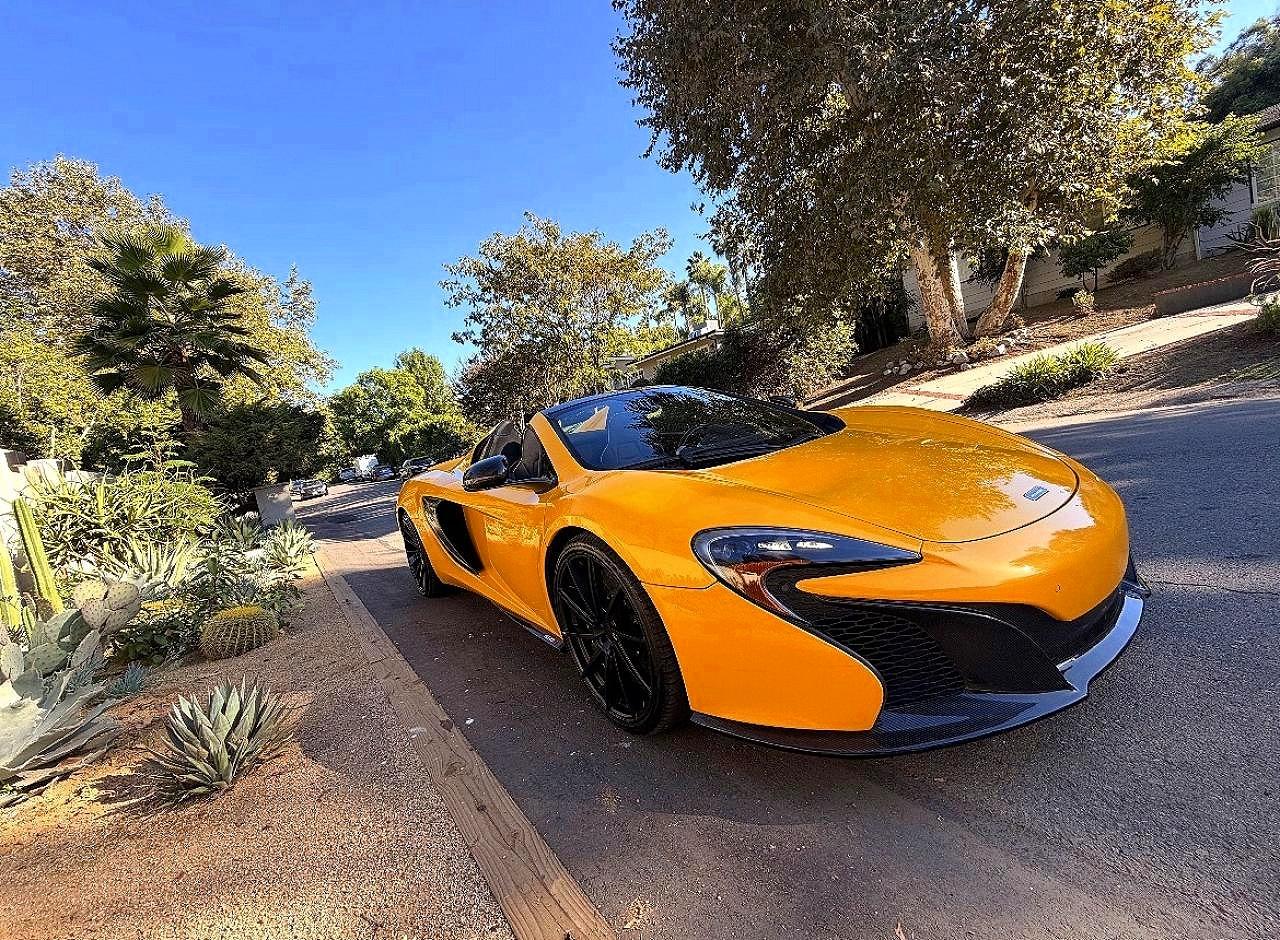 2016 McLaren 650S, VIN SBM11FAA8GW006073 — Minor dents and scratches
