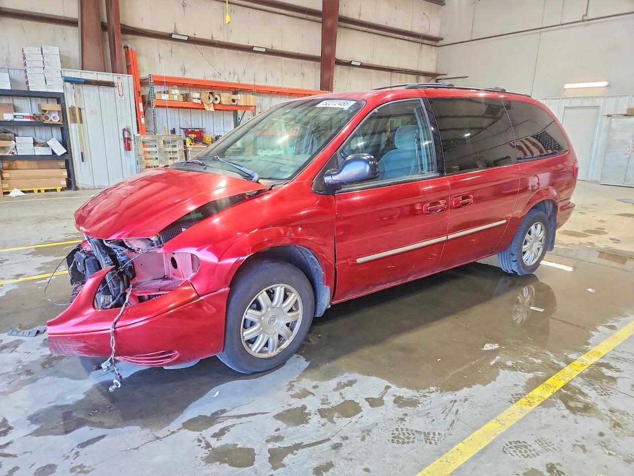 2004 Chrysler Town & Country Touring, VIN 2C4GP54LX4R603769 — Front end
