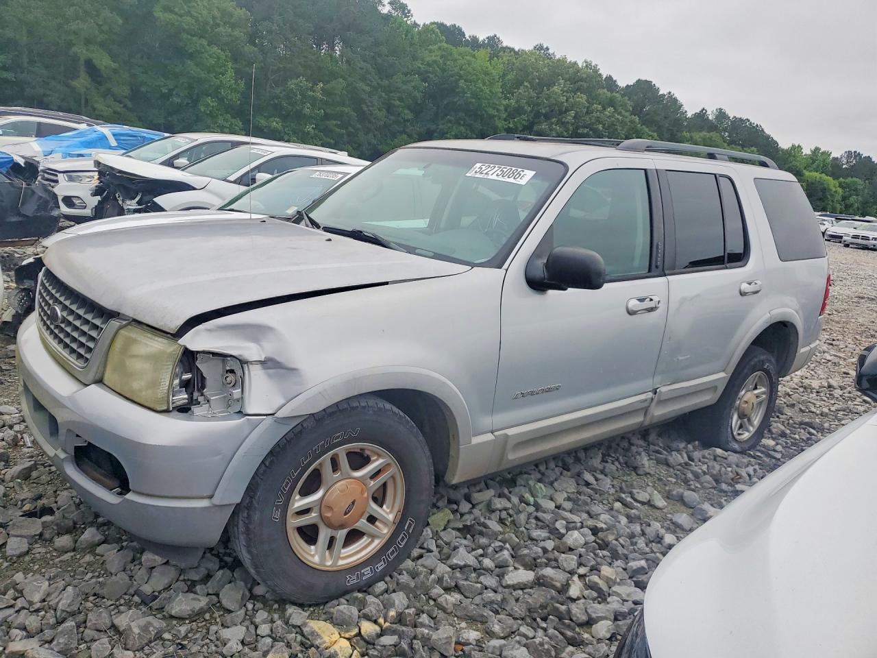 2002 Ford Explorer XLT, VIN 1FMZU63E42UB01300 — Front end
