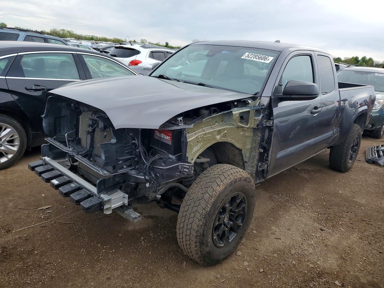 2019 Toyota Tacoma SR, VIN 5TFSX5EN4KX066325 — Front end